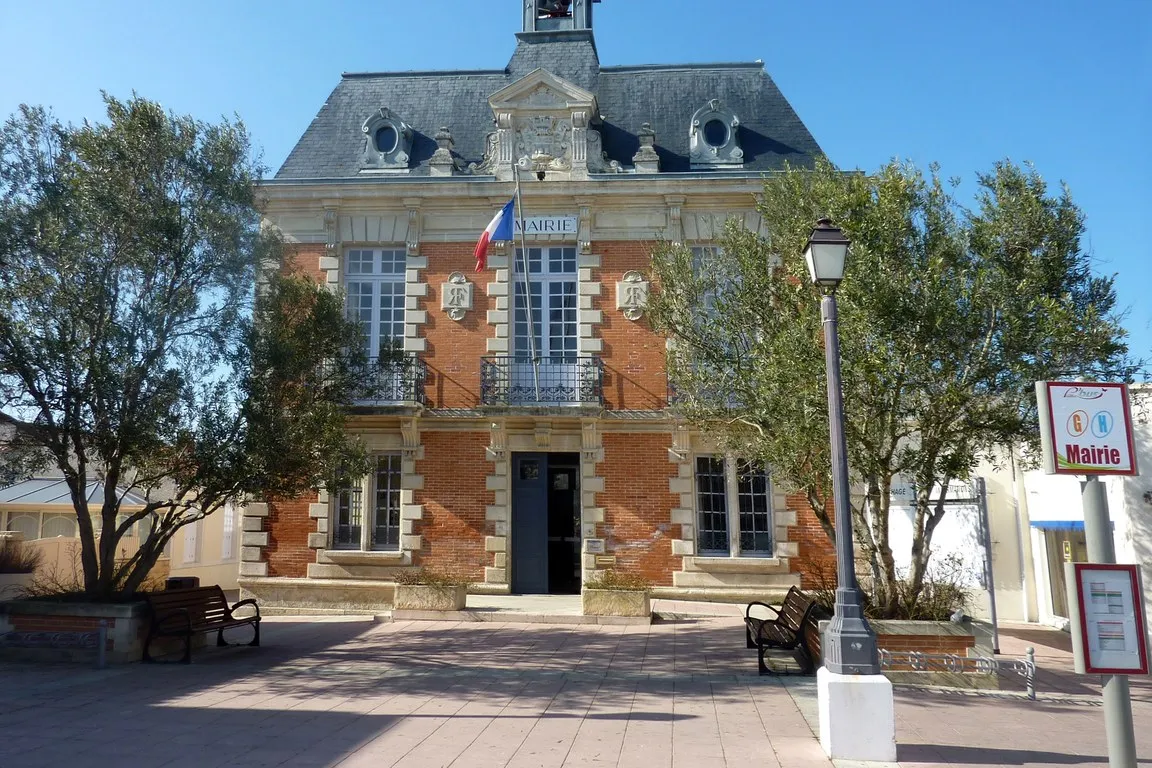 The town hall at Fouras, a two-storey stone building with a French flag over the door